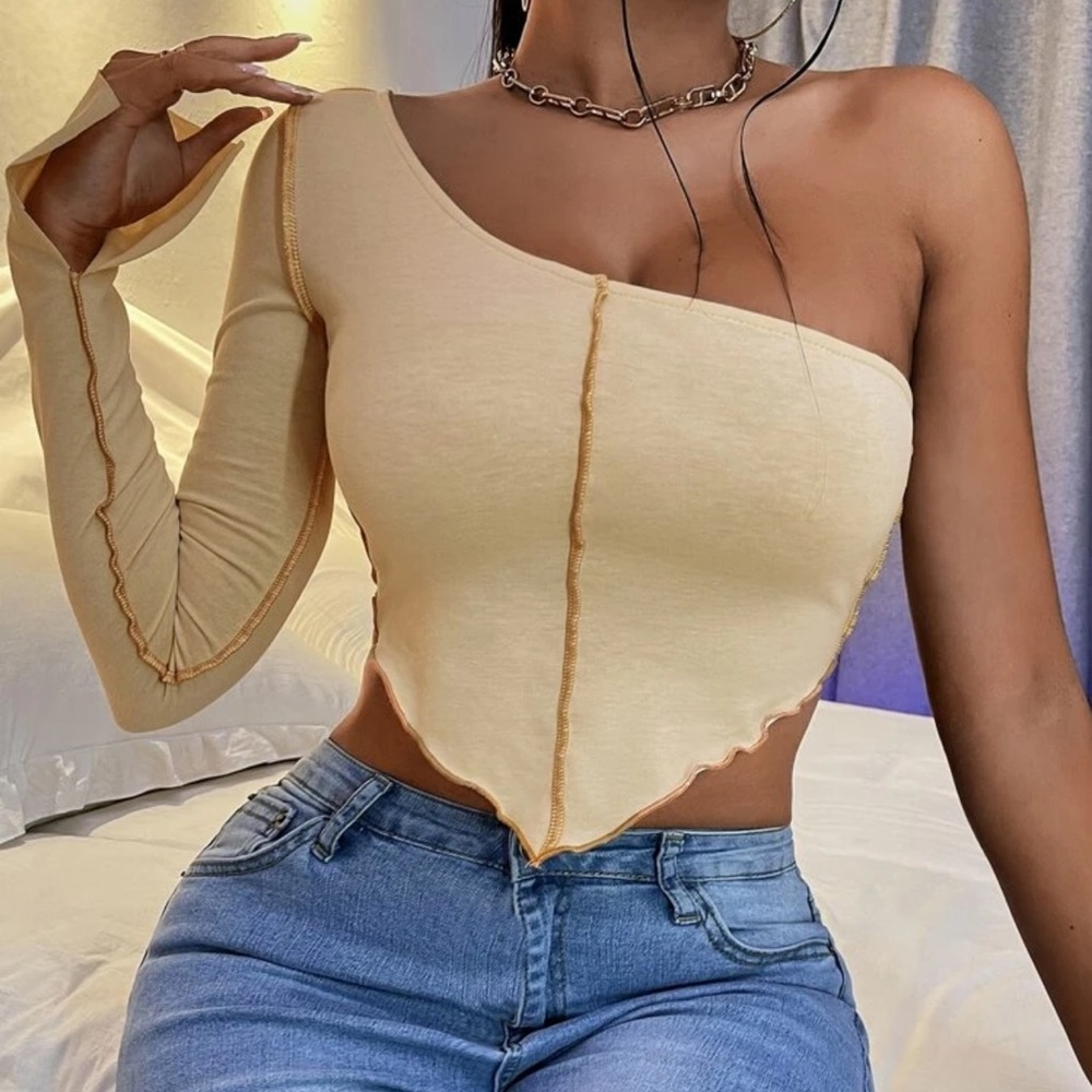 One shoulder asymmetrical crop top